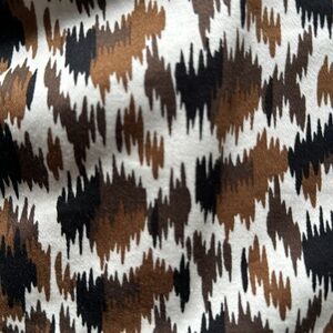 Multi-season, great pattern skirt.